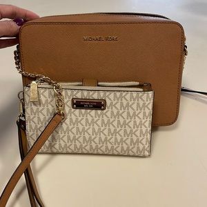 Micheal Kors purse and wallet set